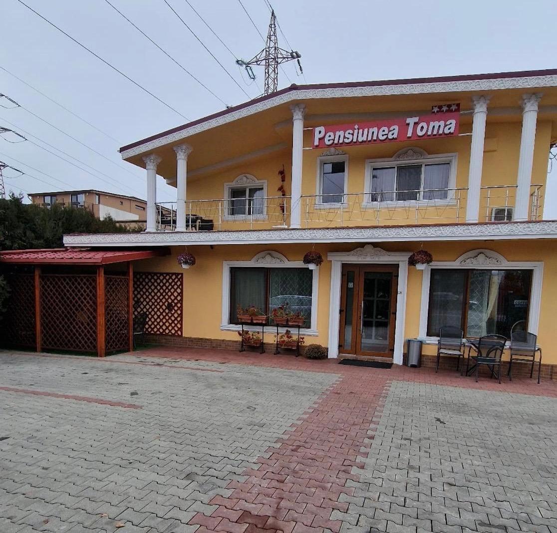 Pensiunea Toma 플로이에슈티 외부 사진